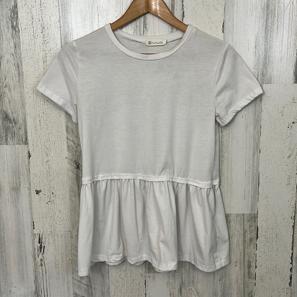 - #O24 petite large white short sleeve ruffle top size S FOR G AND PL